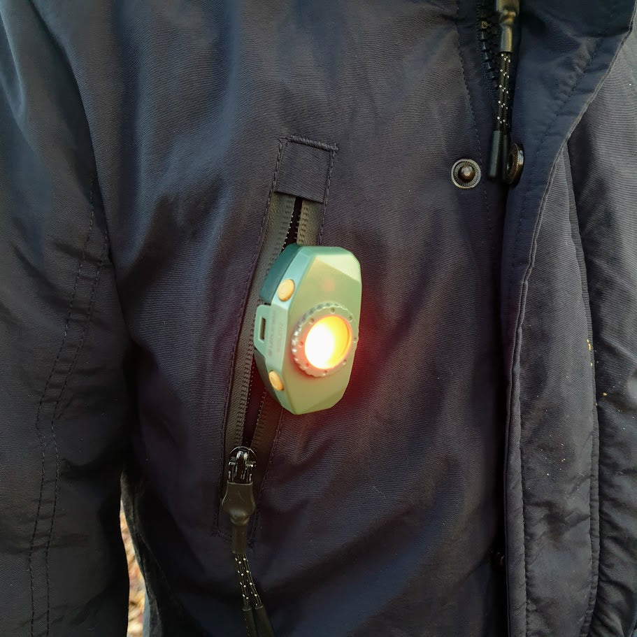 Kinderfreundliche Stirnlampe - blendsicher und mit bunter Blinkerei
