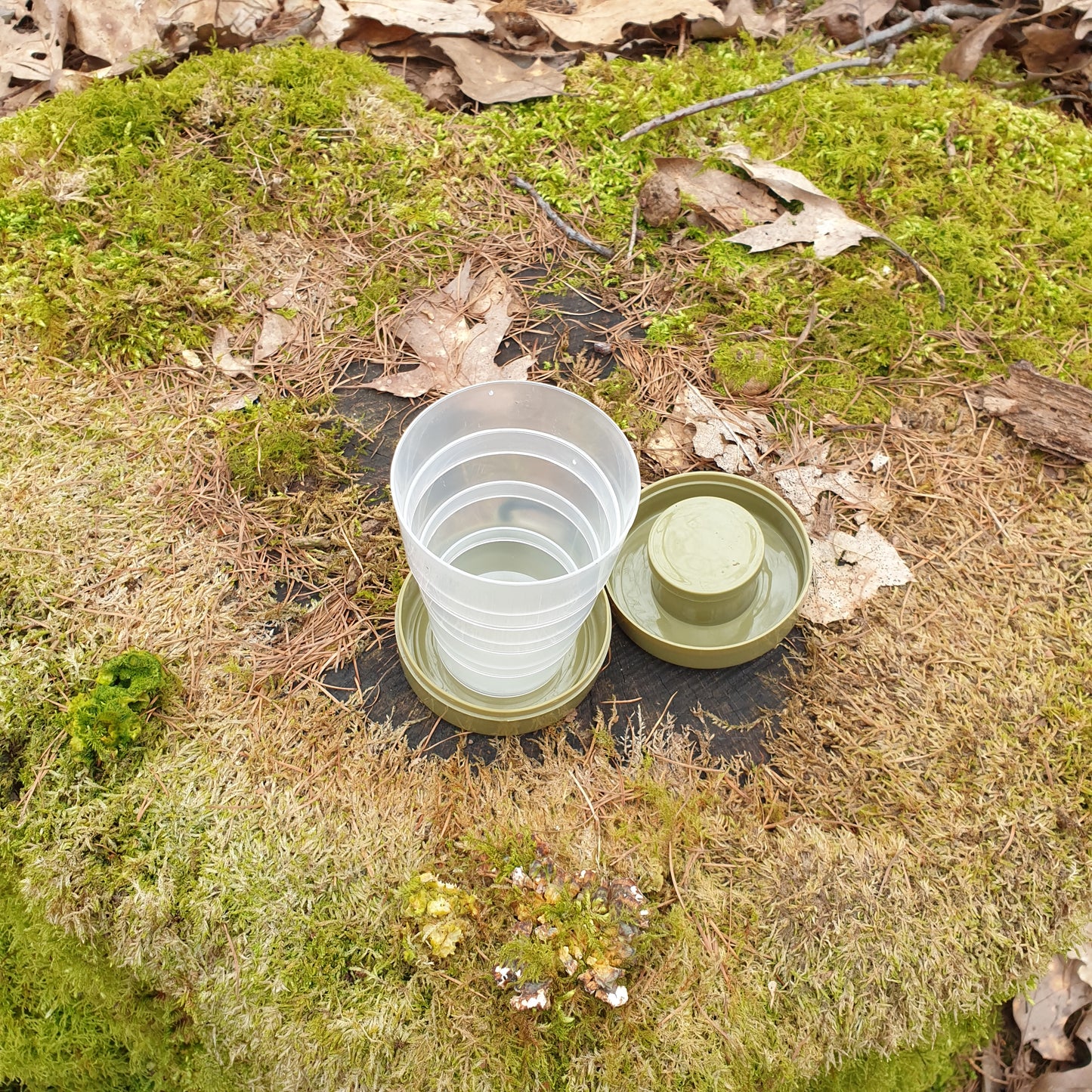 Zusammenklappbarer Becher