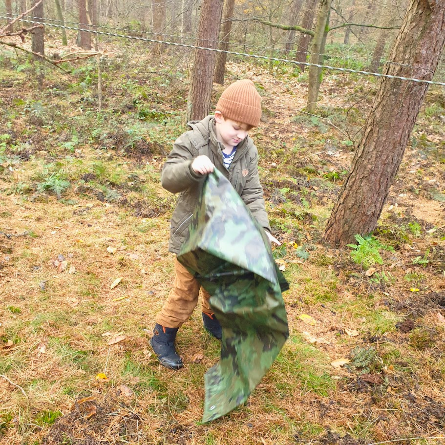 Getarnter Unterschlupf für die ganze Bande - Komplettset zum Budenbau im Wald