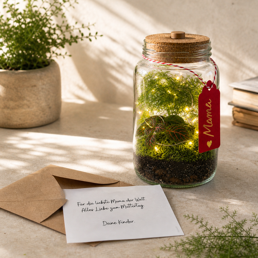 Muttertags-Geschenkset: Kleiner Flaschengarten mit pers. Grußkarte und LED Korken